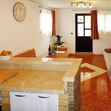Viliam - Roj530 By Interhome * Kanfanar